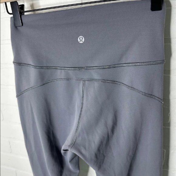 Lululemon In Movement 7/8 Tight *Everlux 23" Titanium sz 6 - Picture 3 of 7